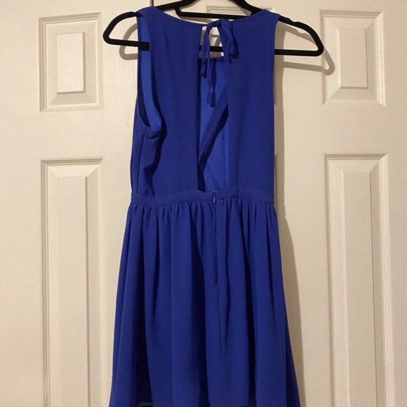 dark purple dress flowy mini dress with open back - Picture 2 of 3